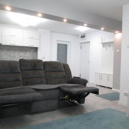 Apartament Sarra ทาร์โกวิชเต ภายนอก รูปภาพ