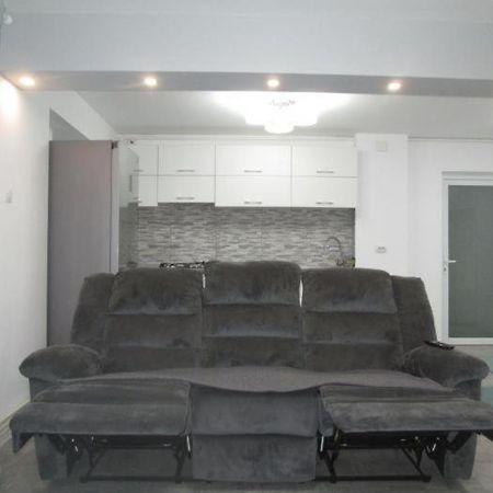 Apartament Sarra ทาร์โกวิชเต ภายนอก รูปภาพ