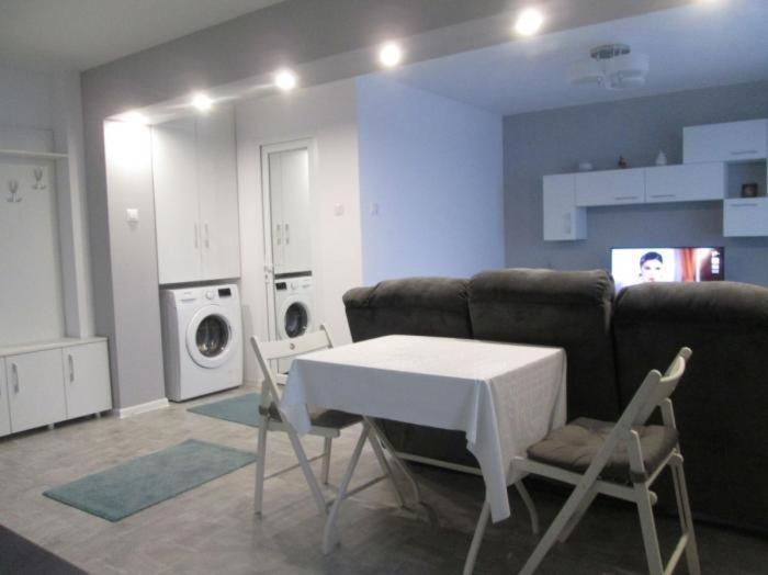 Apartament Sarra ทาร์โกวิชเต ภายนอก รูปภาพ
